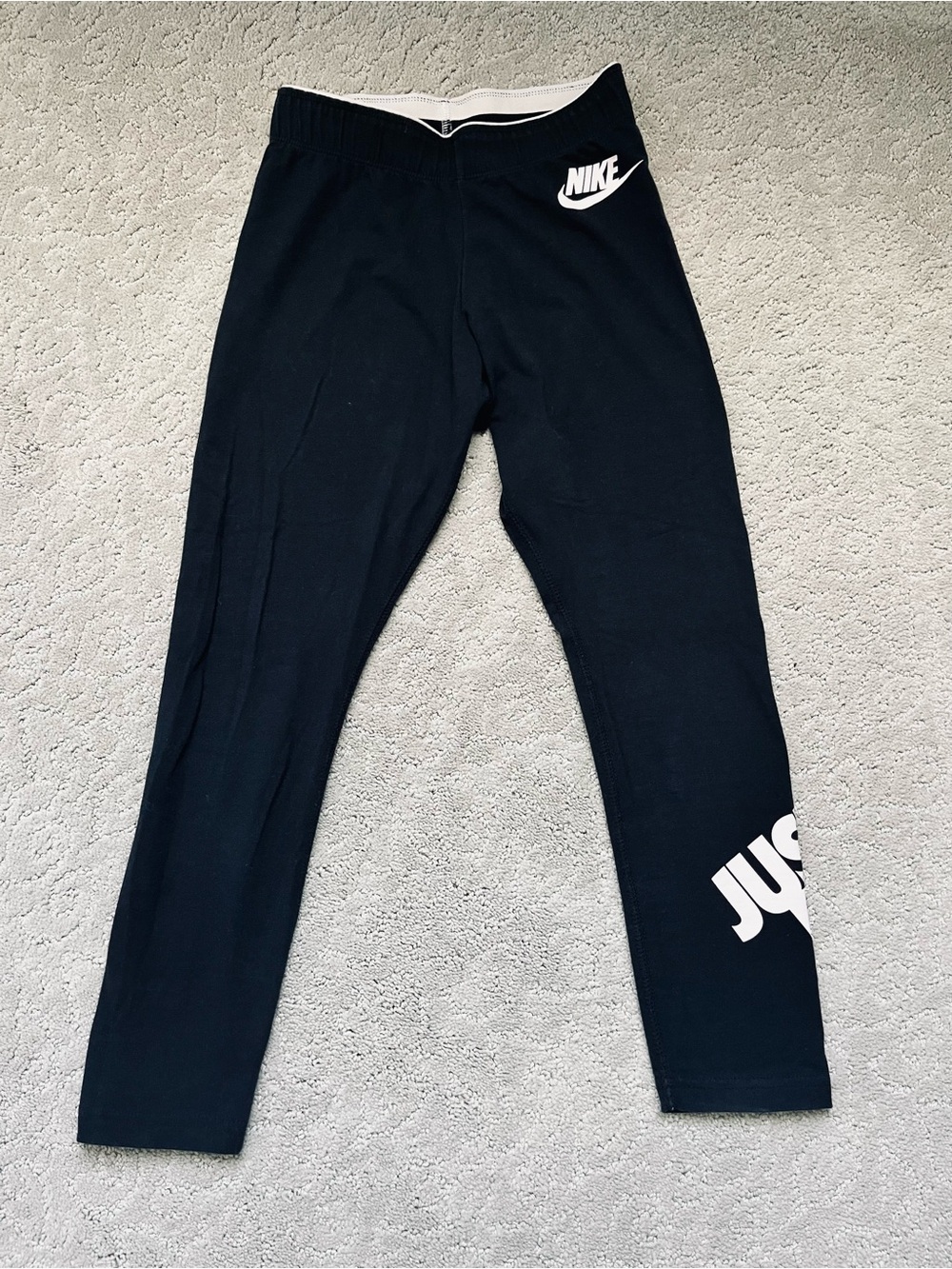 NIKE BLACK CROP LEGGINGS with LIGHT PINK LOGO